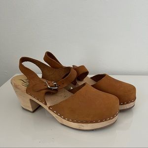 Swedish clogs (cognac)